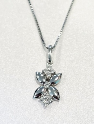 photo number one of 18'' sterling silver chain with whit topaz leaf pendant item 001-109-00307