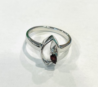 photo number one of Sterling silver garnet ring item 001-220-00758