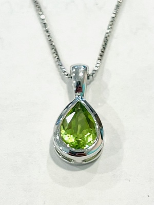 photo number one of Sterling silver peridot pendant on 18'' box chain item 001-230-01374