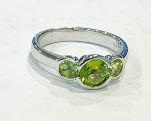 photo of Sterling silver peridot ring item 001-220-00770