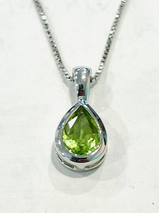 photo of Sterling silver peridot pendant on 18'' box chain item 001-230-01374
