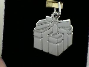 photo of SS GIFT BOX CHARM. item 001-710-03857